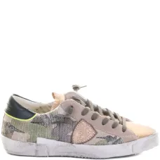 Кроссовки с камуфляжным принтом