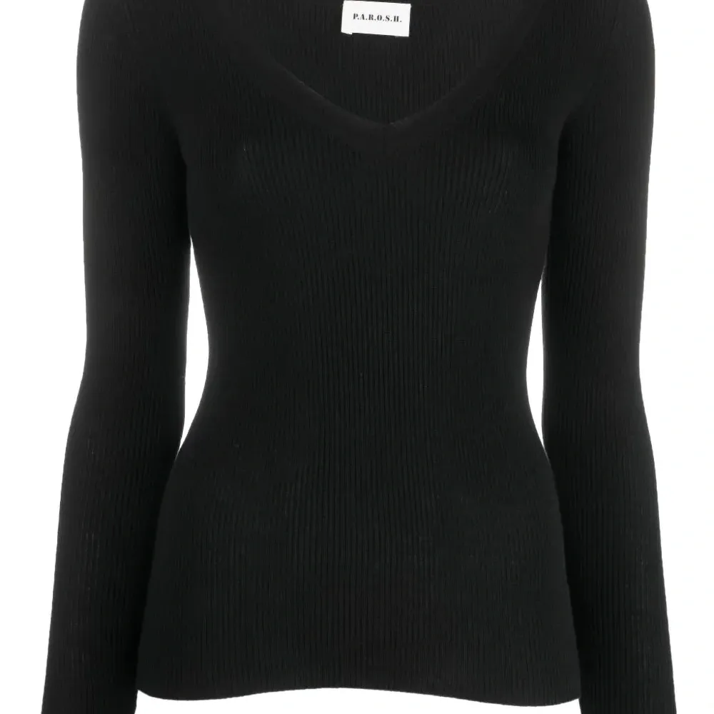 Топ в рубчик с V-образным вырезом