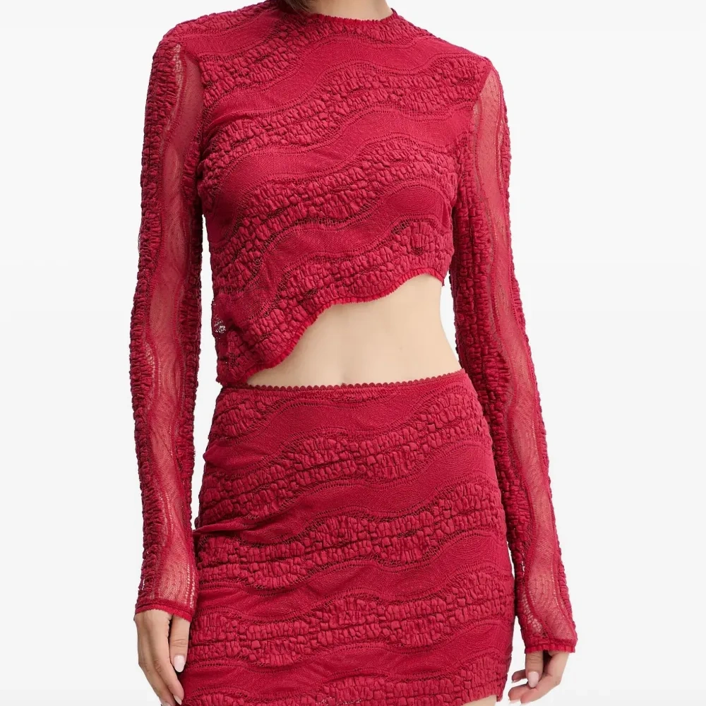 Футболка асимметричного кроя с длинными рукавами