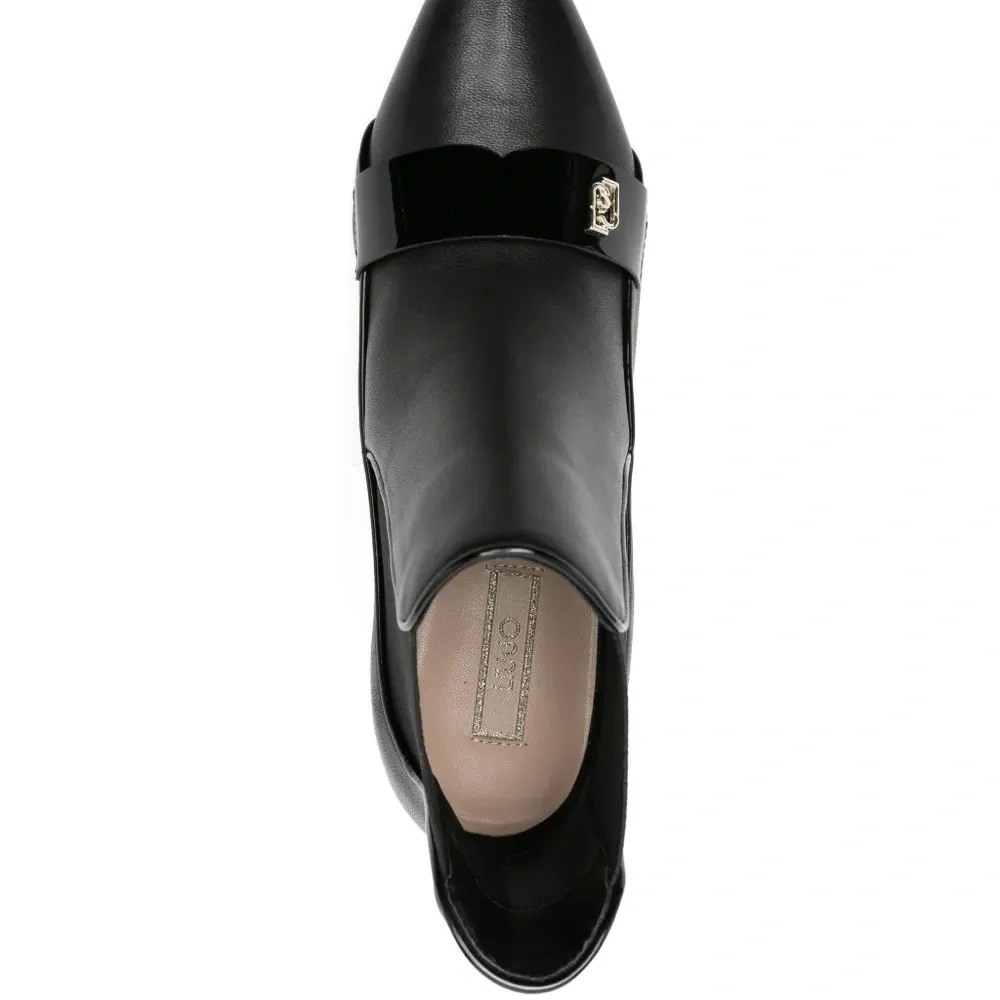 Ботинки с заострённым носком и эластичными вставками