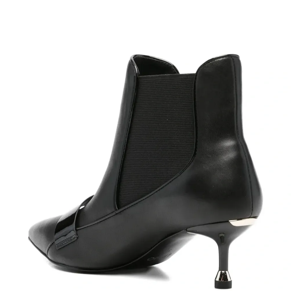 Ботинки с заострённым носком и эластичными вставками