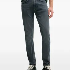 Джинсы на пуговицах