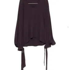 Блуза с вырезами и рукавами-буфами Блуза с вырезами и рукавами-буфами