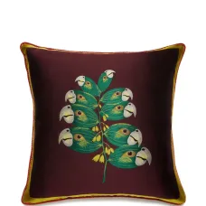 Подушка Fantastic Creatures с принтом Parrotstem из коллаборации с Beto Val (50 x 50 см) Подушка Fantastic Creatures с принтом Parrotstem из коллаборации с Beto Val (50 x 50 см)