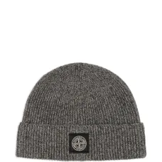 Шапка бини в рубчик с нашивкой-логотипом