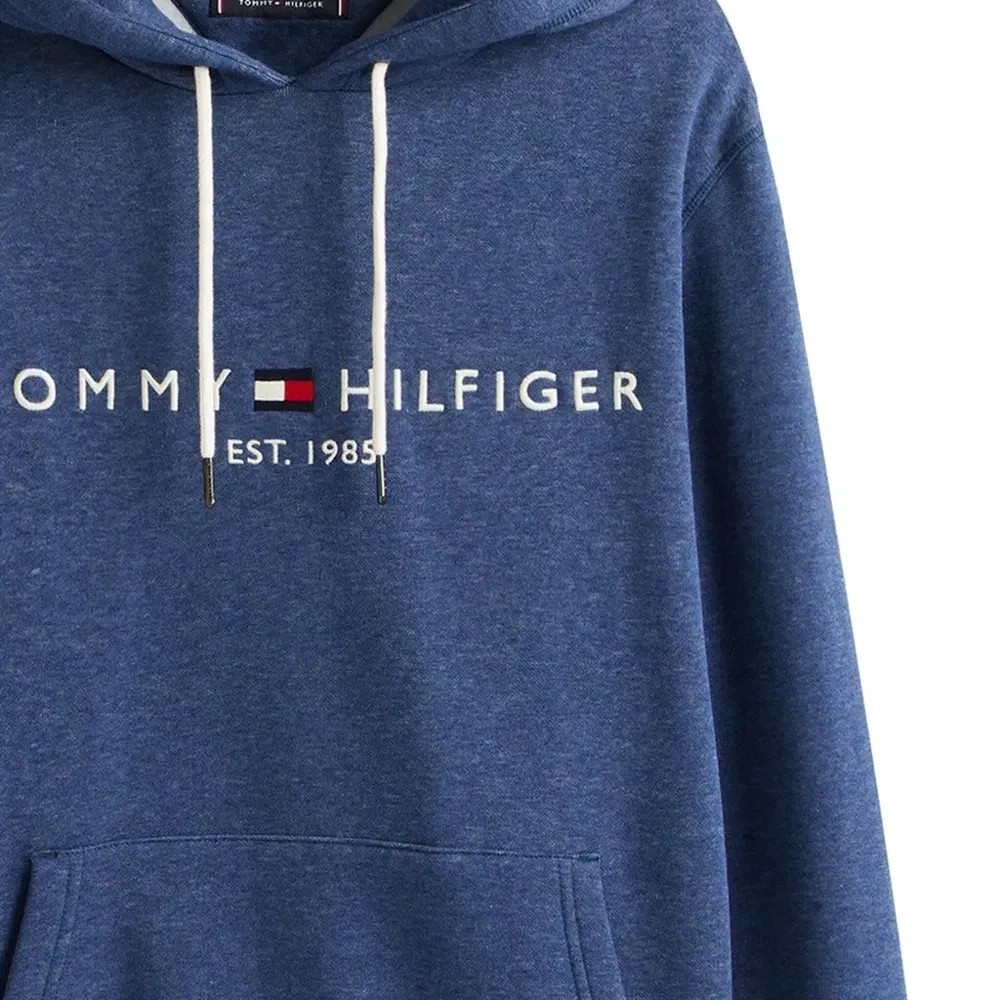 Худи с вышитым логотипом Худи с вышитым логотипом