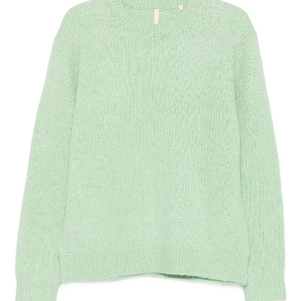 Вязаный свитер с круглым вырезом