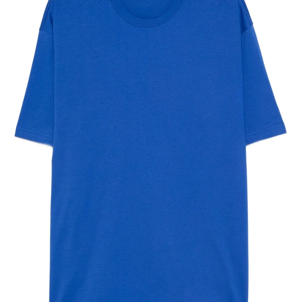 Футболка с круглым вырезом и короткими рукавами