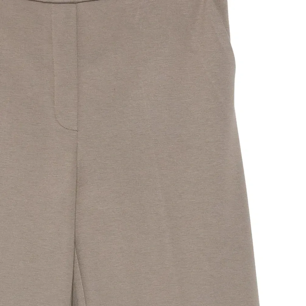 Брюки с подогнутым краем Брюки с подогнутым краем