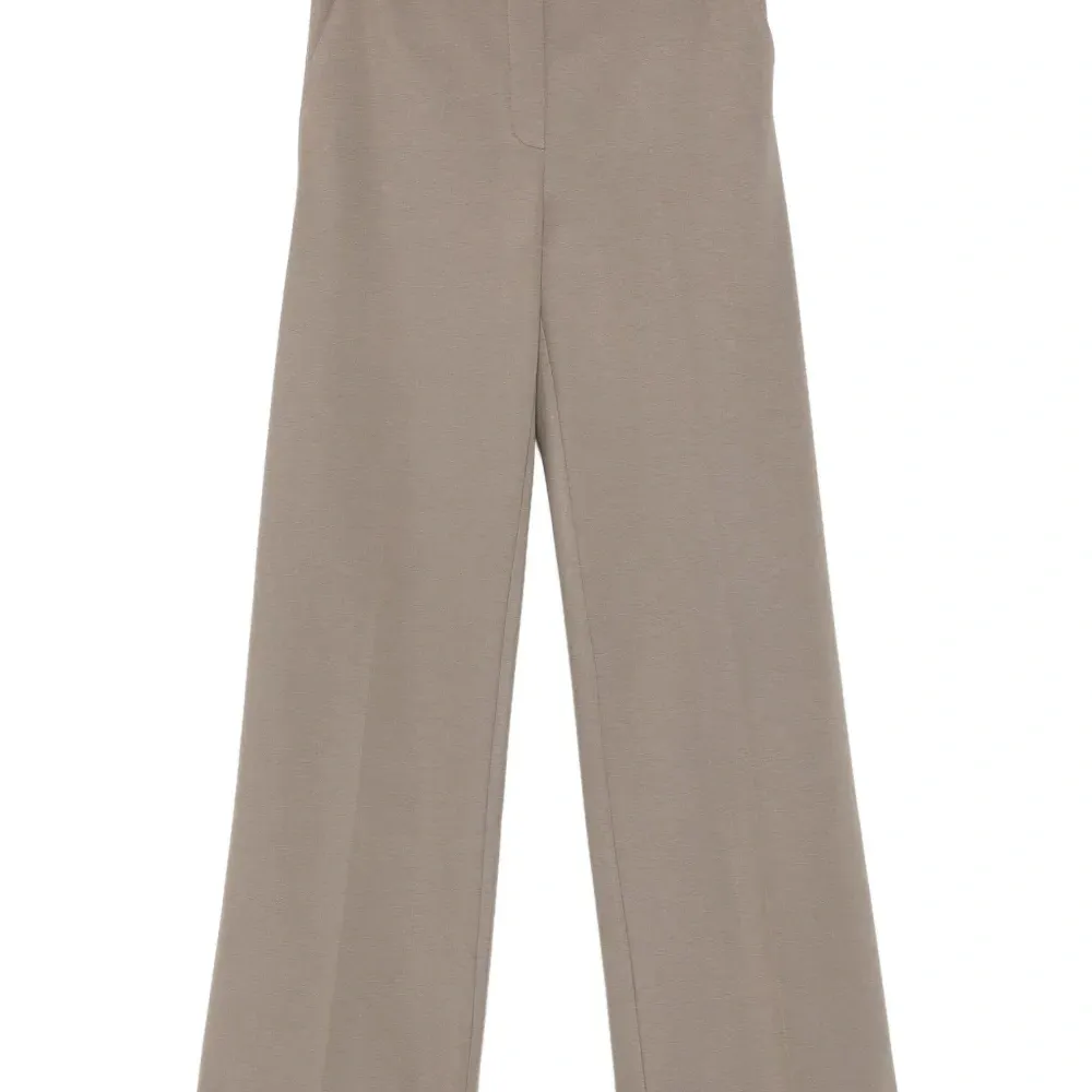 Брюки с подогнутым краем Брюки с подогнутым краем