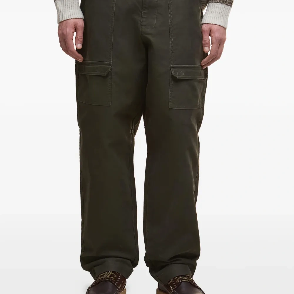 Брюки с накладными карманами