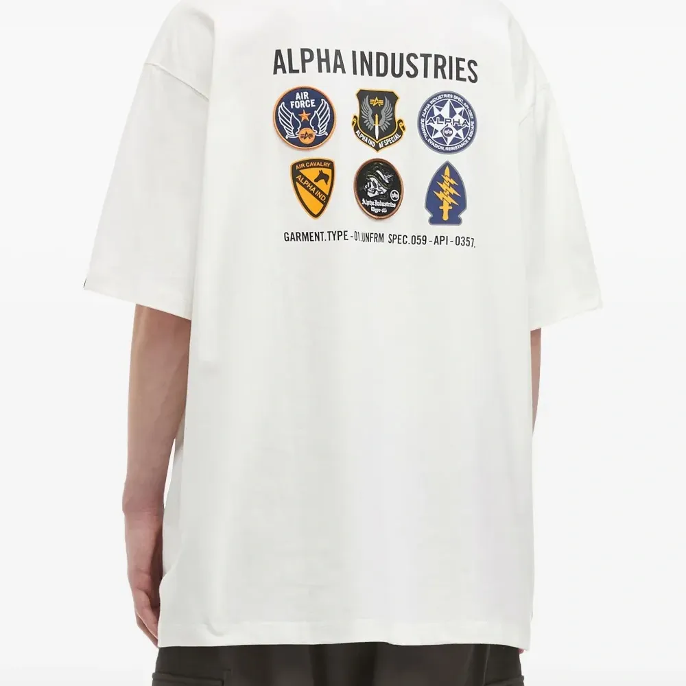 Футболка с графическим принтом и логотипом