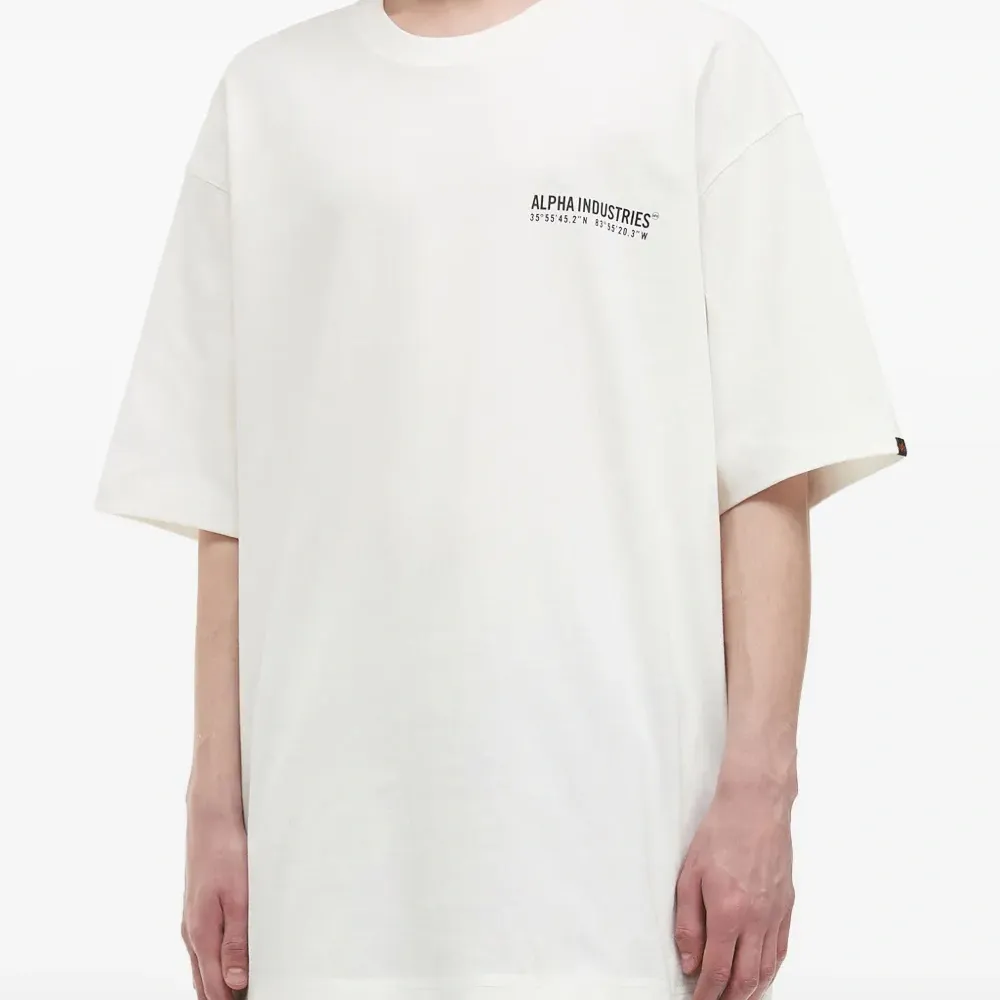 Футболка с графическим принтом и логотипом