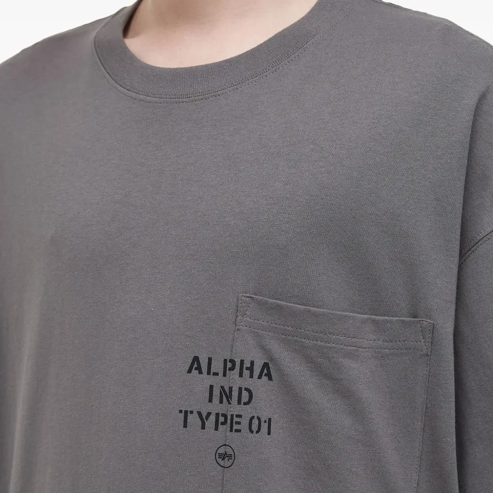 Футболка с логотипом