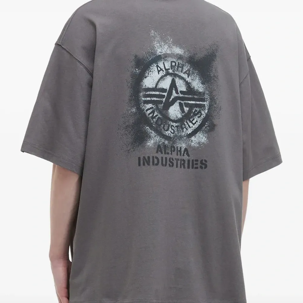 Футболка с логотипом