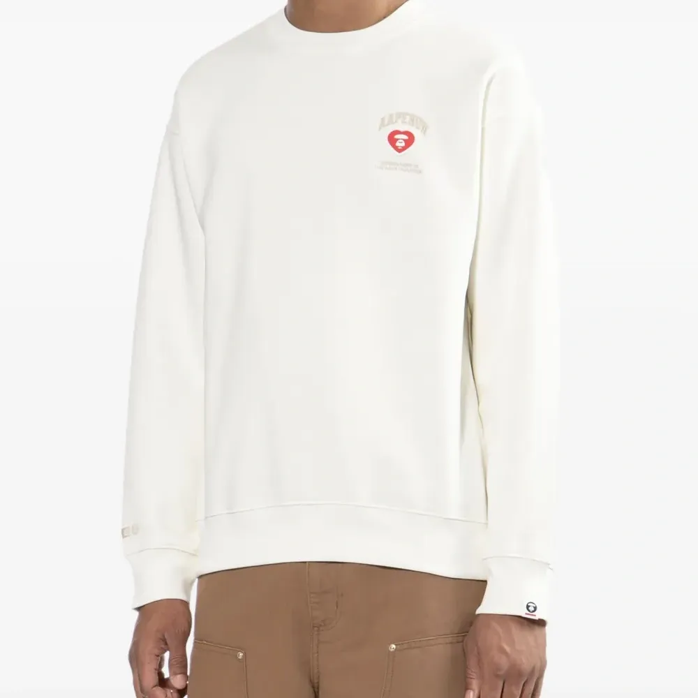 Толстовка с нашивкой-логотипом