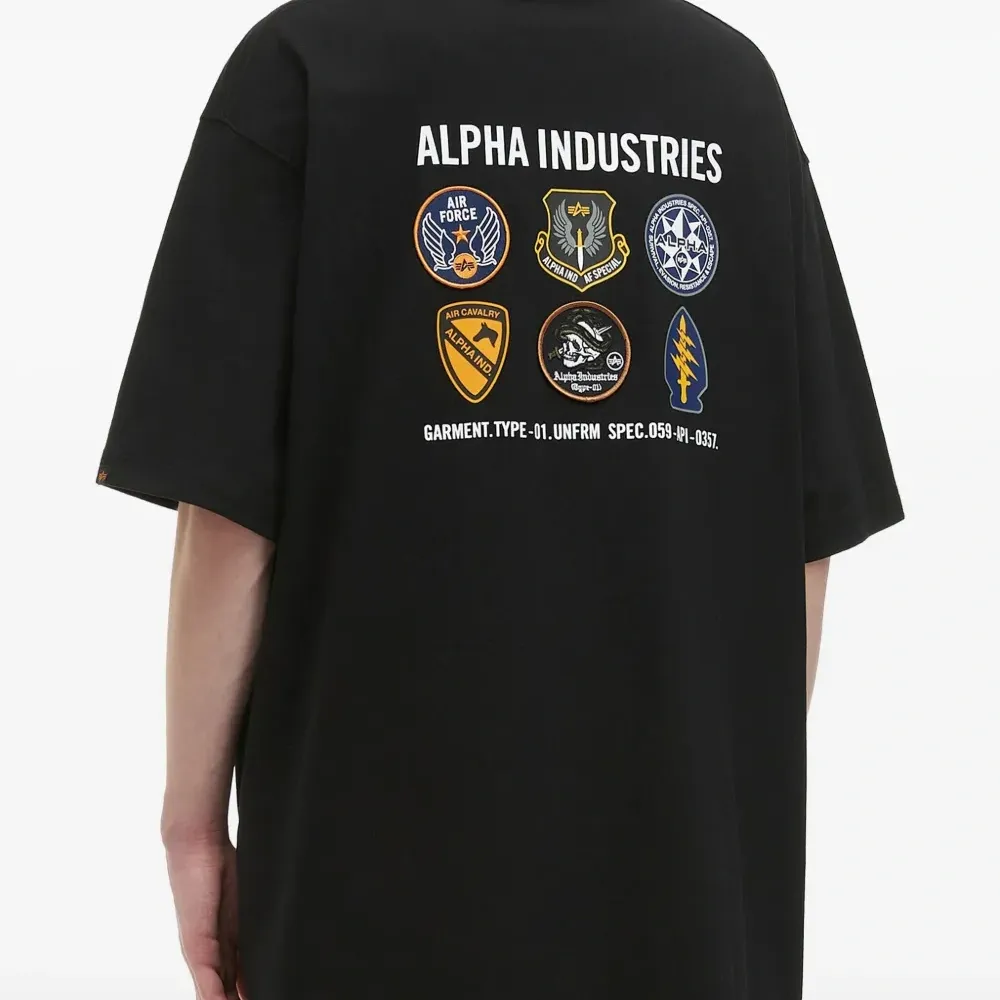 Футболка с логотипом