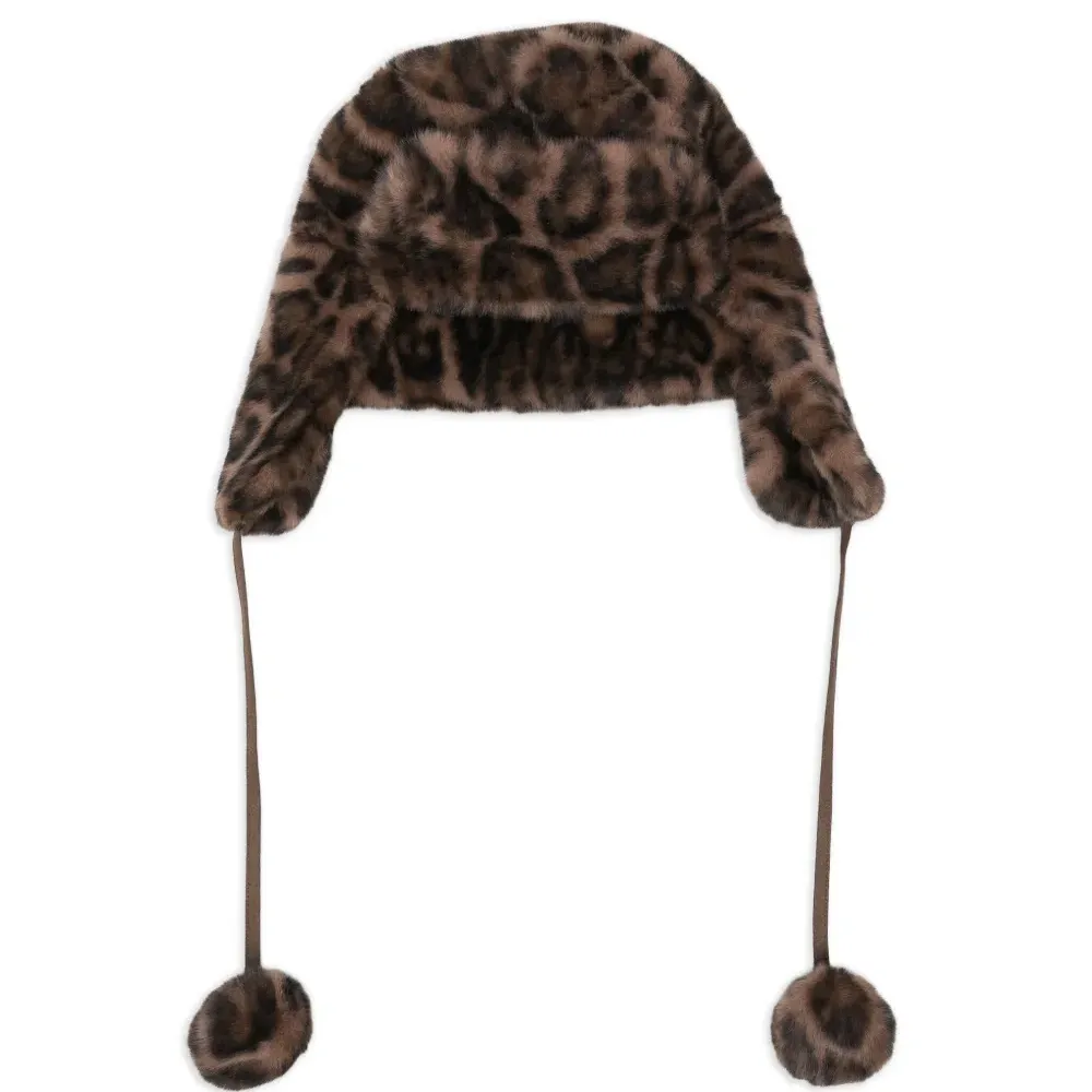 Шапка бини с леопардовым узором и помпоном