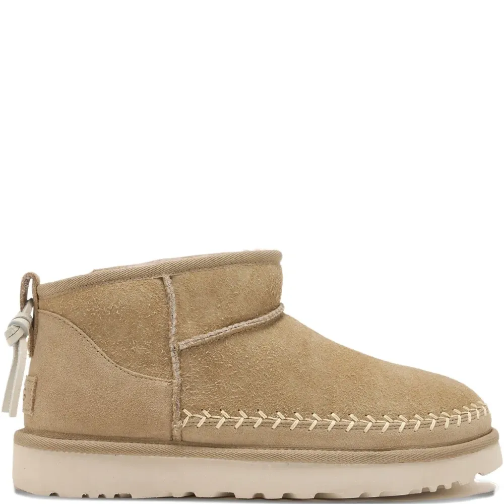 Замшевые ботинки с простроченной отделкой