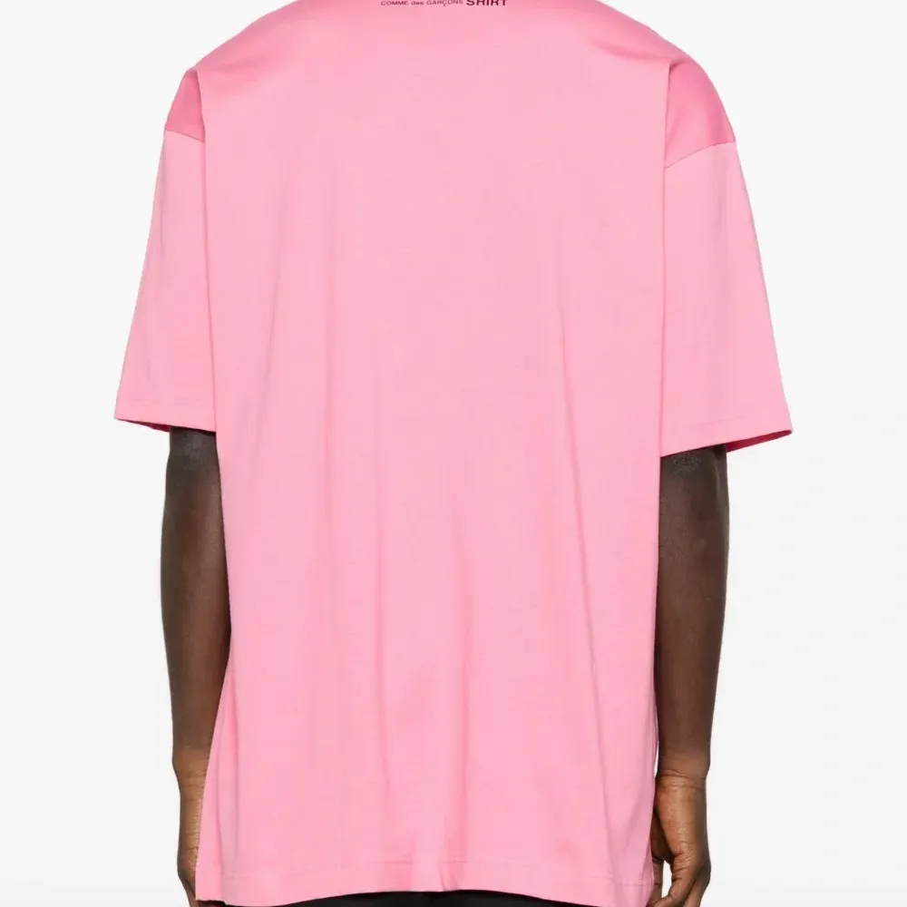 Футболка с круглым вырезом и короткими рукавами