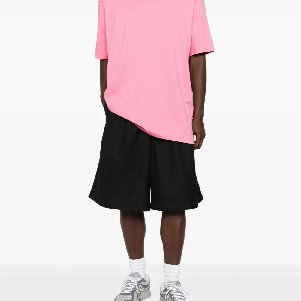 Футболка с круглым вырезом и короткими рукавами