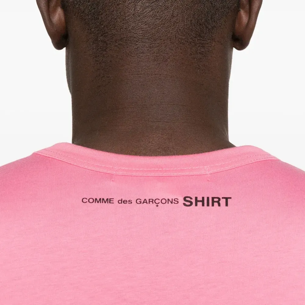 Футболка с круглым вырезом и короткими рукавами