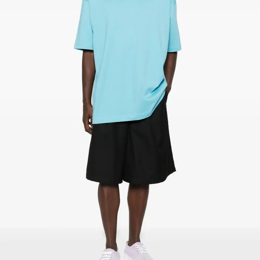 Футболка с круглым вырезом и короткими рукавами