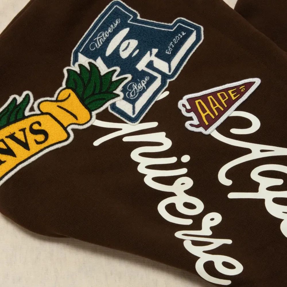 Толстовка на молнии с нашивками в стиле varsity