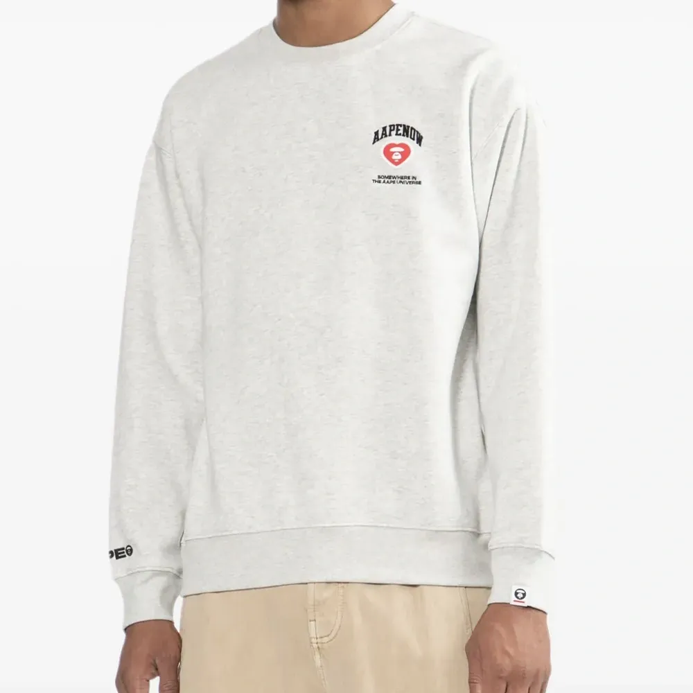 Толстовка с нашивкой-логотипом