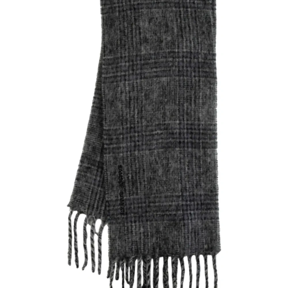 Шарф в клетку с бахромой