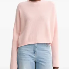 Свитер с круглым вырезом