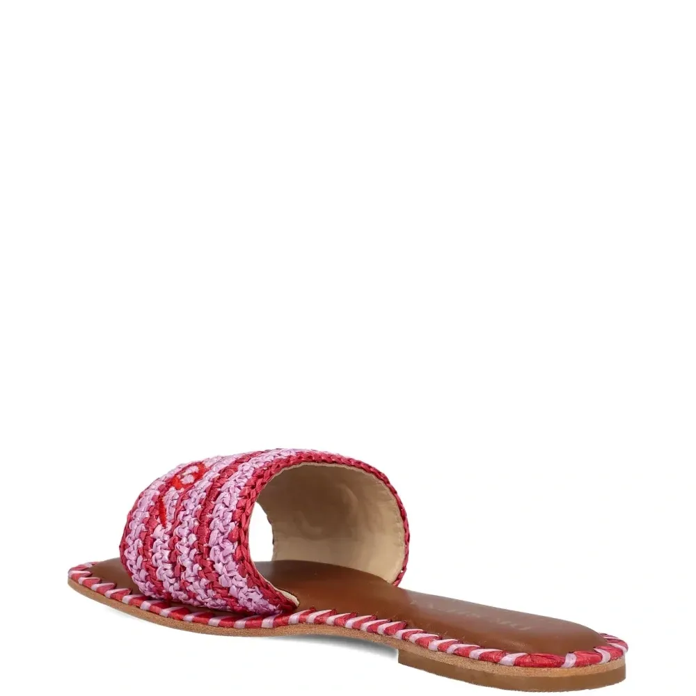 Сандалии из рафии с вышивкой на верхней части