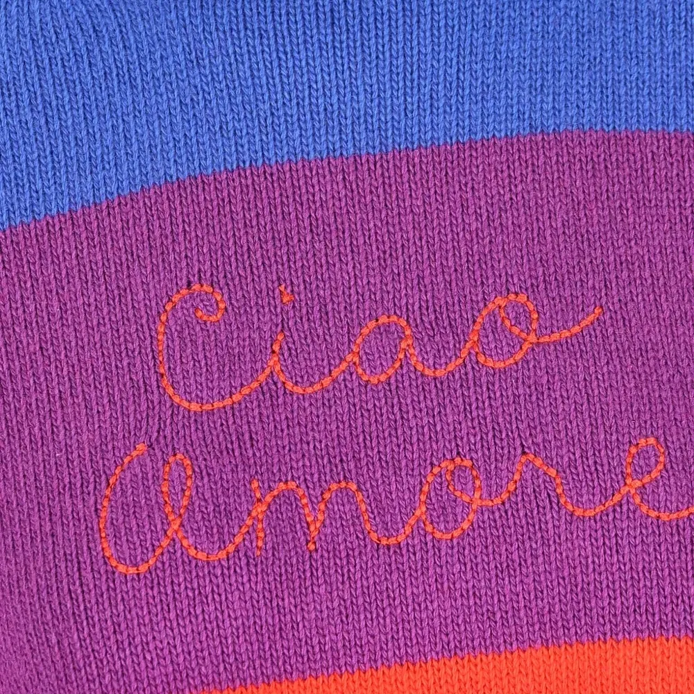 Полосатый свитер с вышитым логотипом