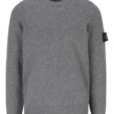 Свитер с круглым вырезом и нашивкой-логотипом