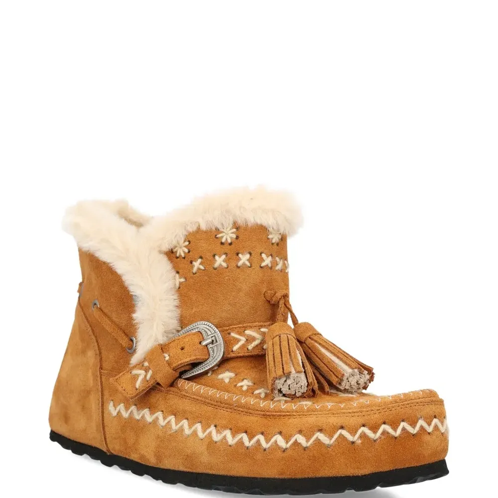 Ботинки из замши с кисточками