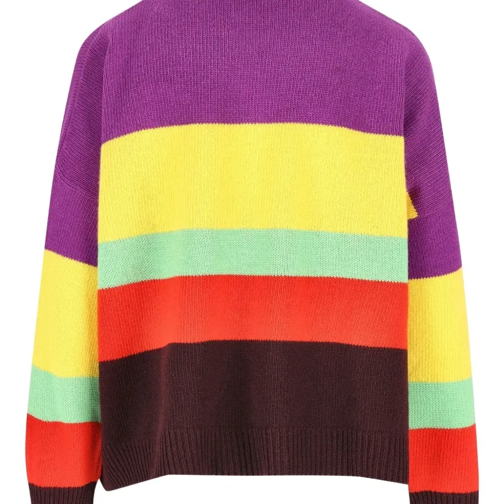 Полосатый вышитый свитер