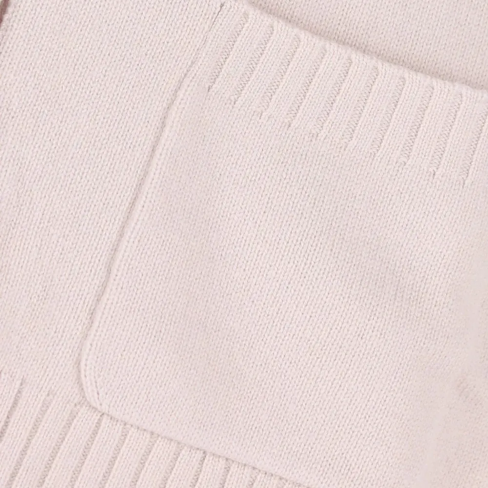 Кардиган с V-образным вырезом и карманами