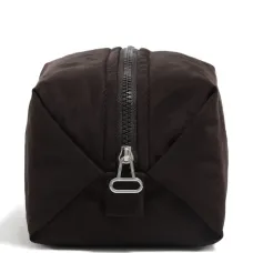 Косметичка на молнии с логотипом-нашивкой Косметичка на молнии с логотипом-нашивкой