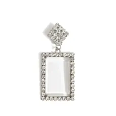 Серьги, украшенные кристаллами