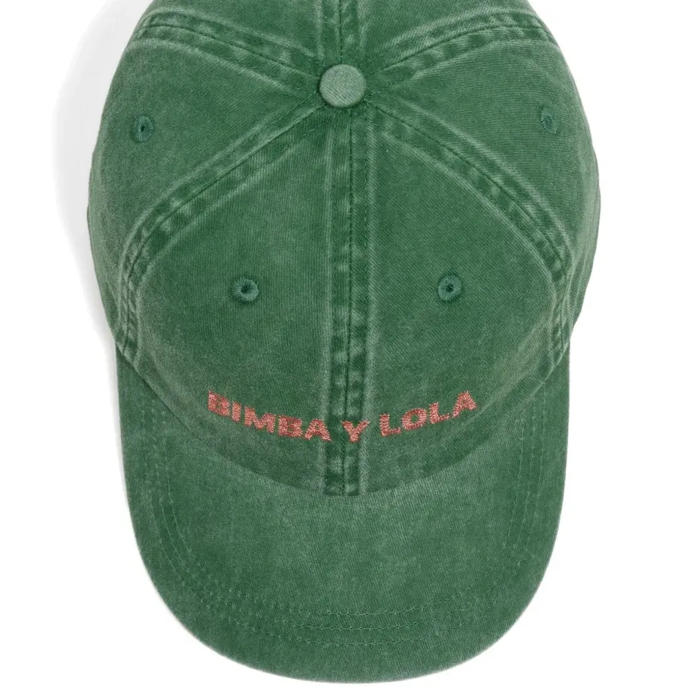 Бейсболка из хлопка с вышивкой