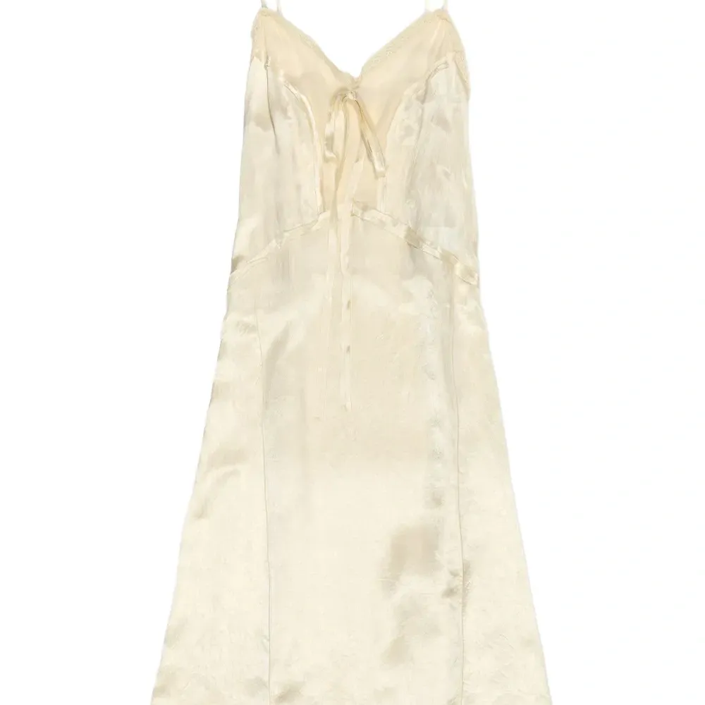 Платье миди с V-образным вырезом