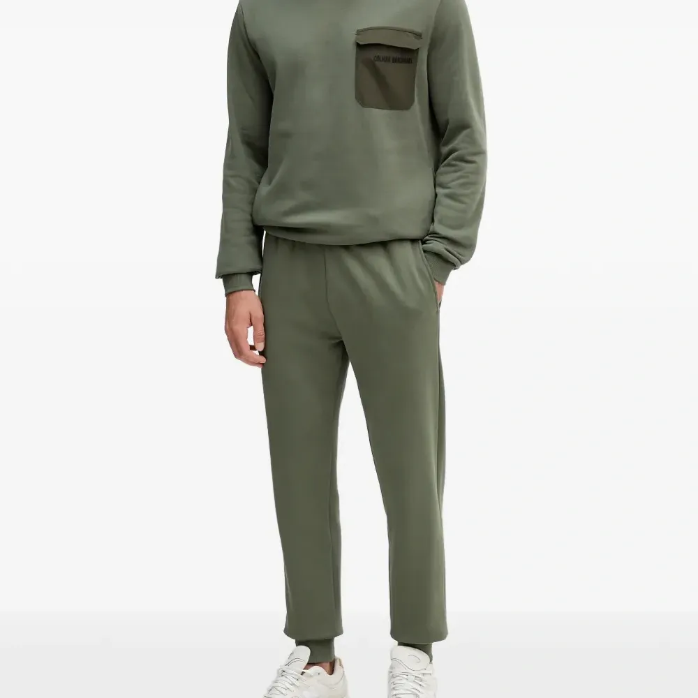 Худи с нагрудным карманом