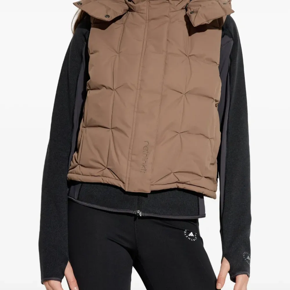 Жилет с капюшоном