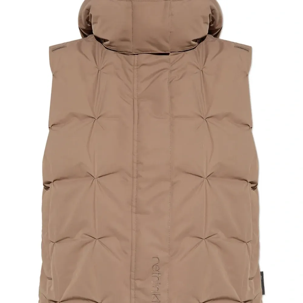 Жилет с капюшоном