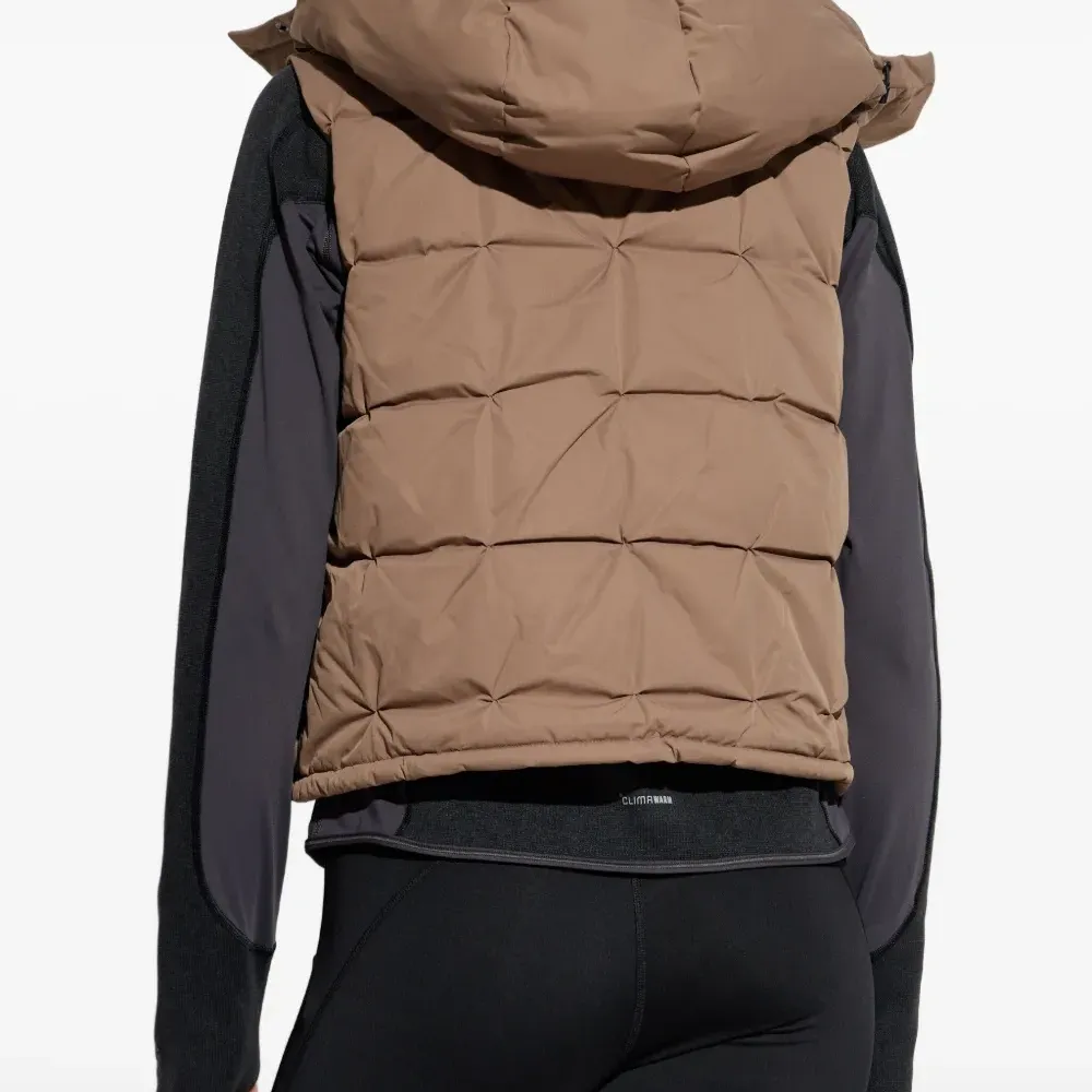 Жилет с капюшоном