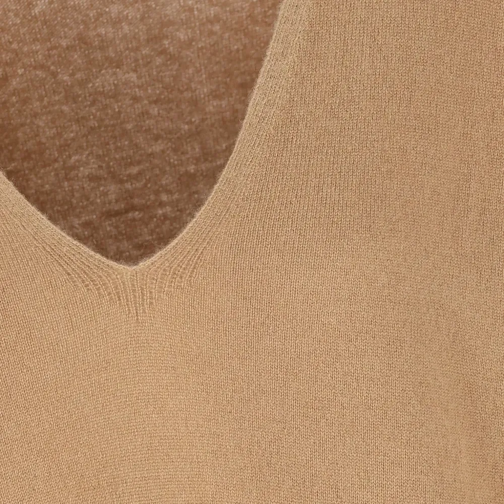 Кашемировый свитер с V-образным вырезом