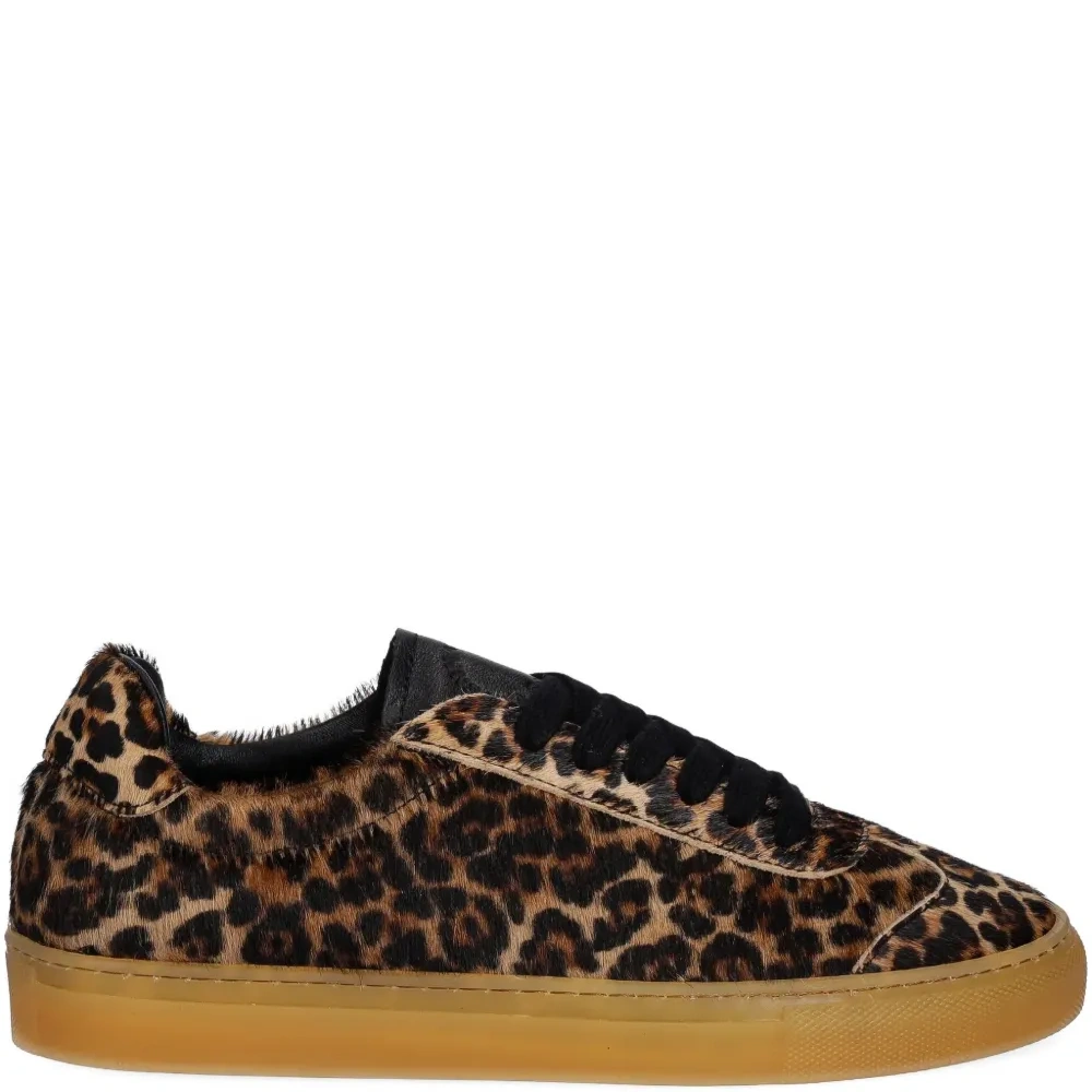 Кроссовки на шнуровке с анималистичным принтом