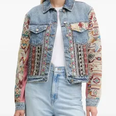Джинсовая куртка с вышивкой