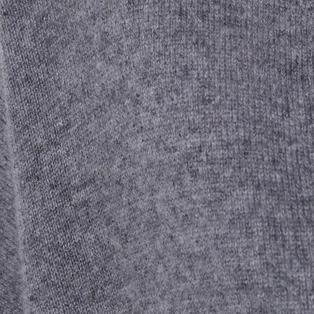 Кашемировый свитер с V-образным вырезом