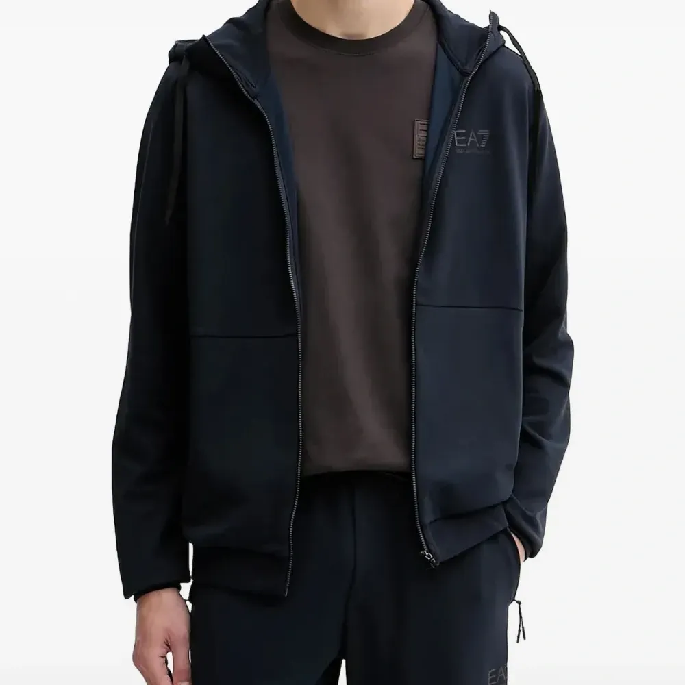 Спортивный костюм с кулиской и логотипом Спортивный костюм с кулиской и логотипом